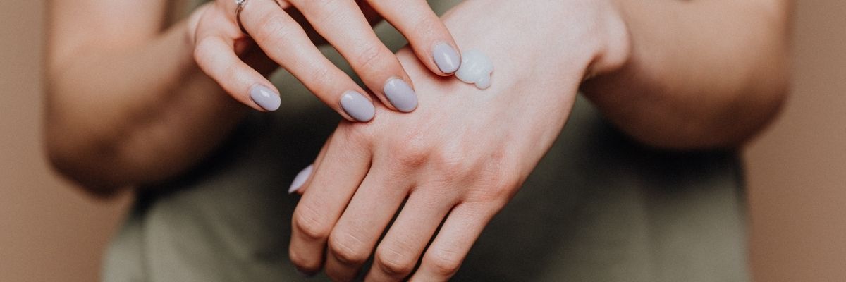 Egzamalı Ciltler İçin Uygun Bakım Ürünleri ve Rutinler